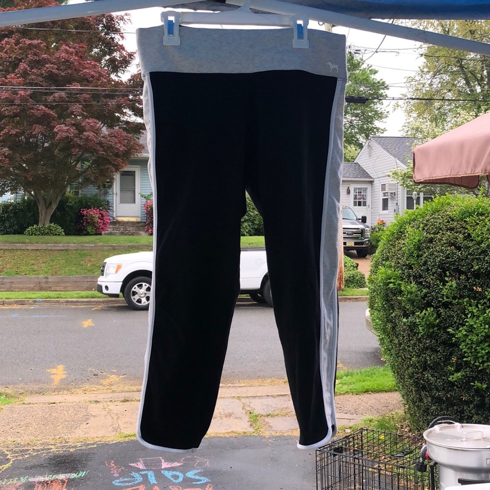 VS pink yoga capris
